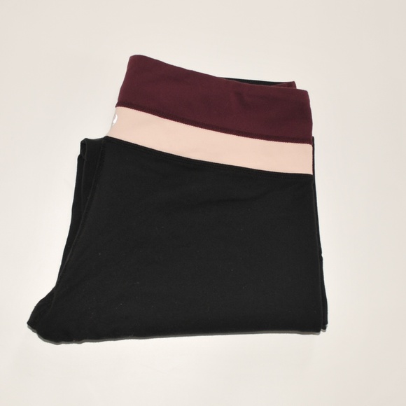 lululemon athletica Pants - Lululemon Capri Size 8 Black Maroon 0316